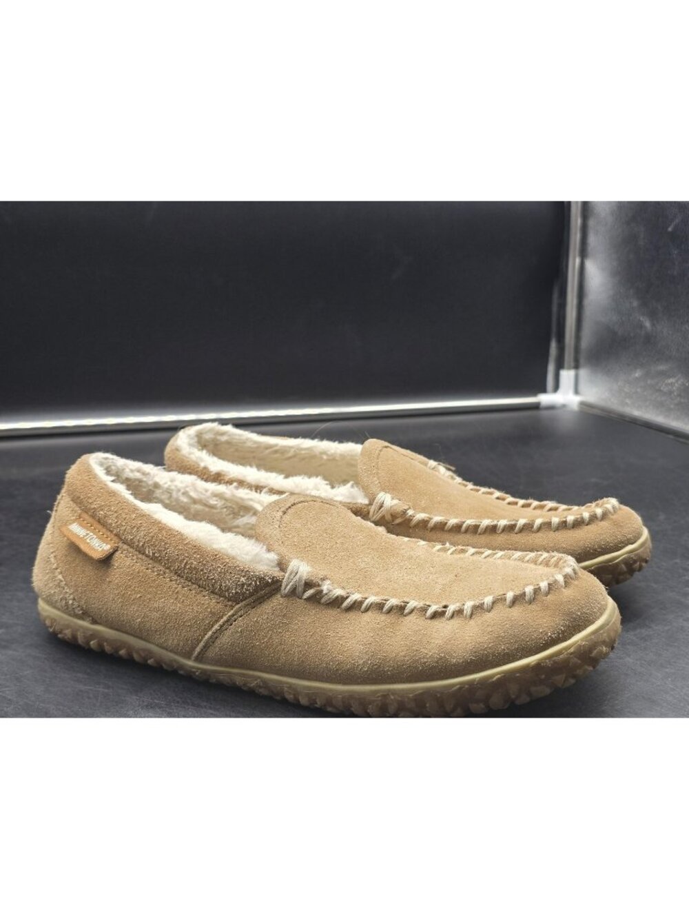 Minnetonka Slippers Shoes Womens Size 8.5 Beige Leather Moccasin House Stains